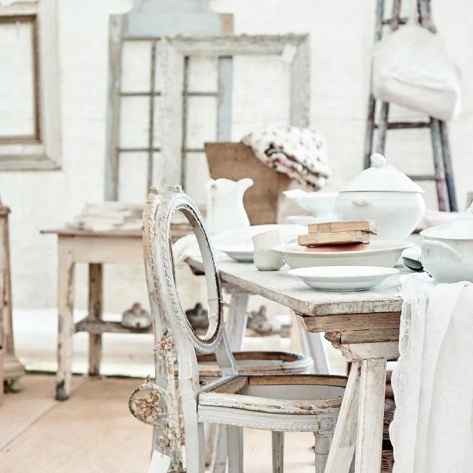 Vintage white decorative seat and table