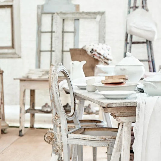 Vintage white decorative seat and table
