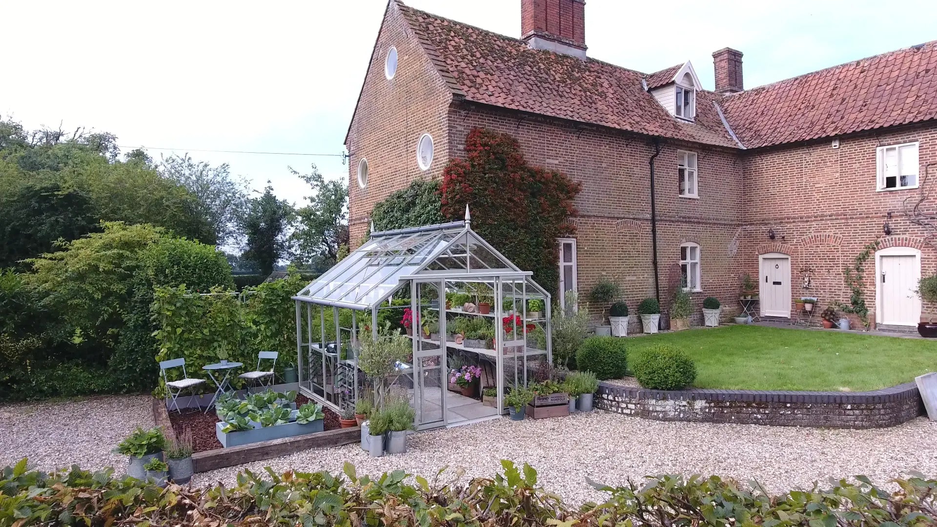 Load video: There&#39;s a Rhino in our garden!