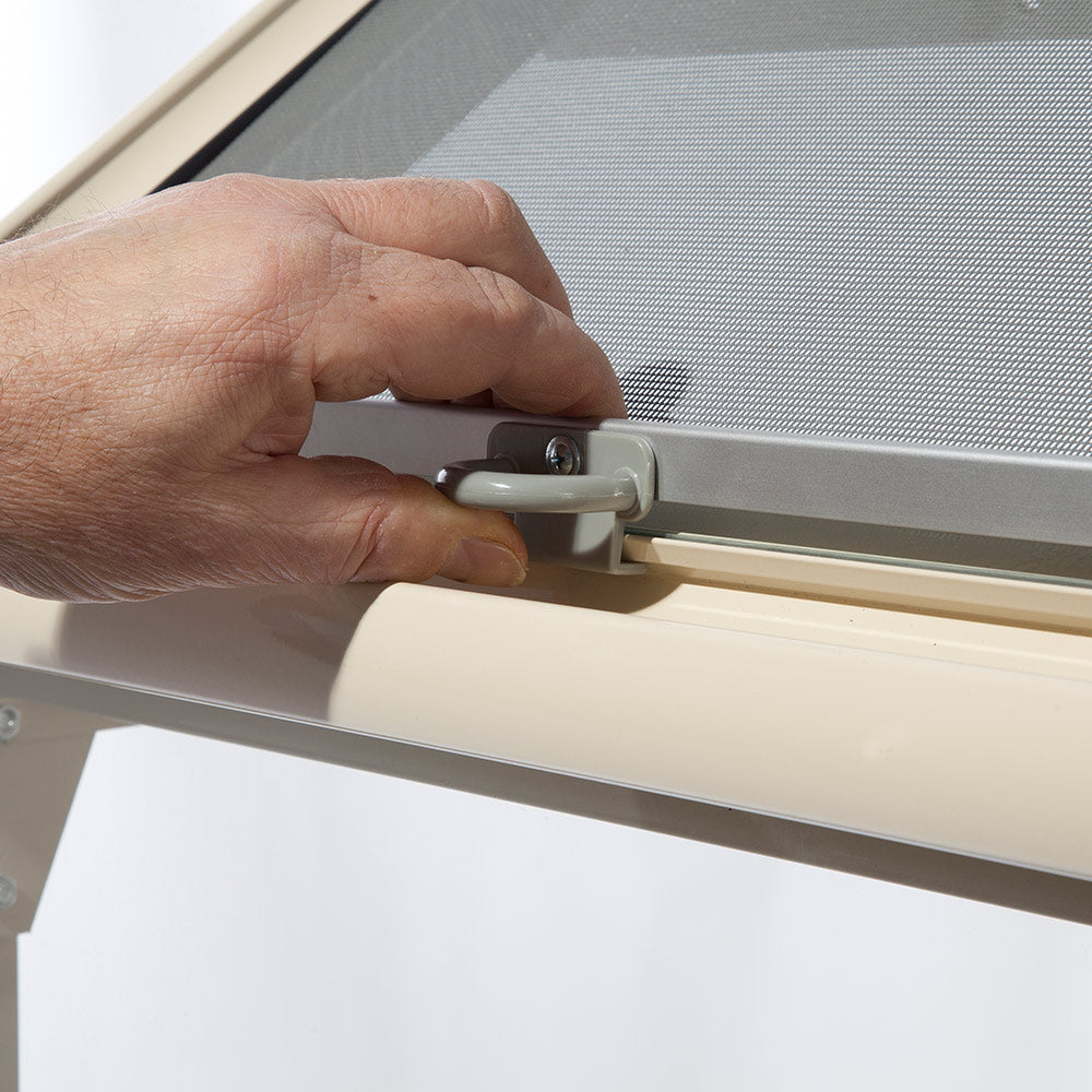 lowering the roof blind